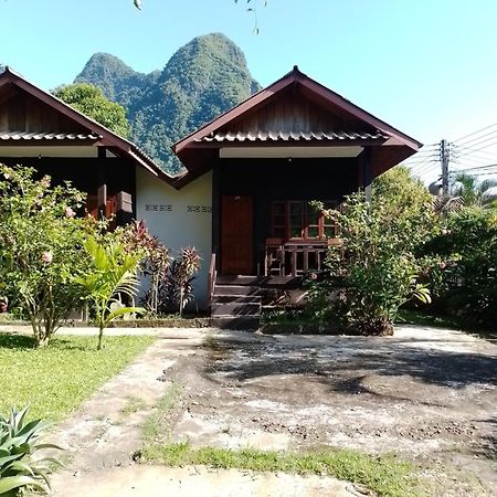 Lattanavongsa Guesthouse And Bungalows Muang Ngoi Esterno foto