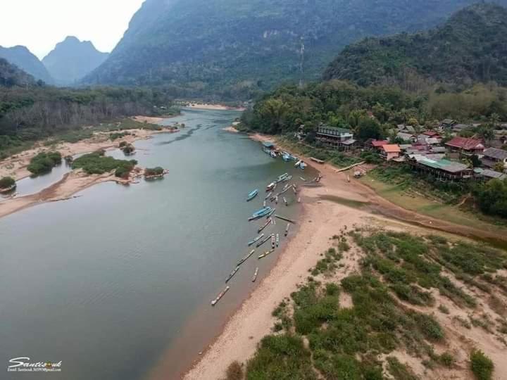 Lattanavongsa Guesthouse And Bungalows Muang Ngoi Esterno foto