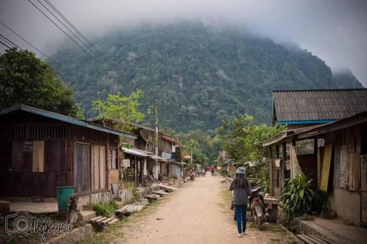 Lattanavongsa Guesthouse And Bungalows Muang Ngoi Esterno foto