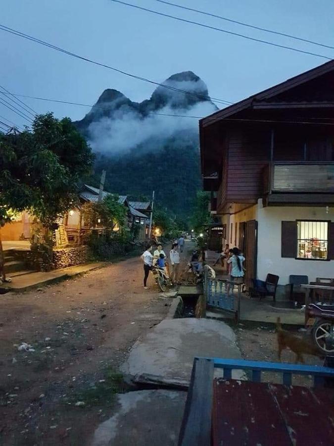 Lattanavongsa Guesthouse And Bungalows Muang Ngoi Esterno foto