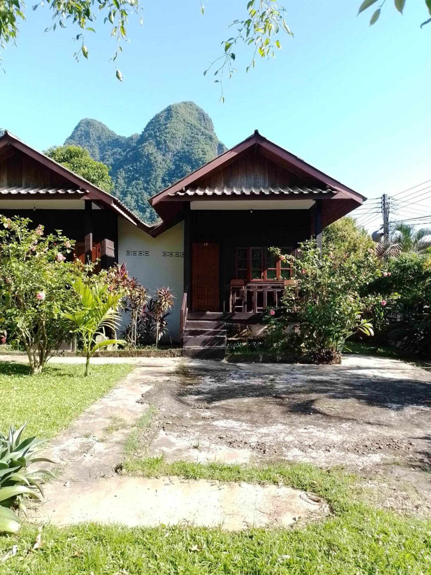 Lattanavongsa Guesthouse And Bungalows Muang Ngoi Esterno foto