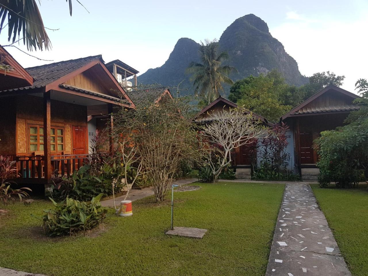 Lattanavongsa Guesthouse And Bungalows Muang Ngoi Esterno foto