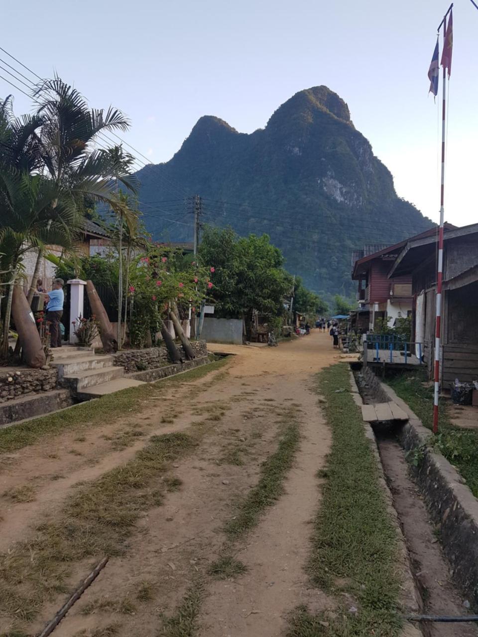 Lattanavongsa Guesthouse And Bungalows Muang Ngoi Esterno foto