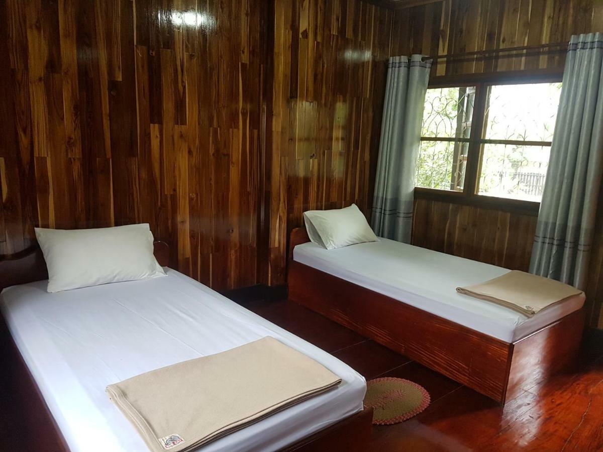 Lattanavongsa Guesthouse And Bungalows Muang Ngoi Esterno foto