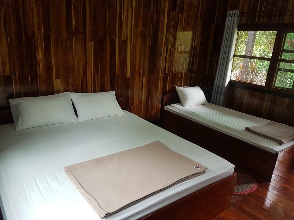 Lattanavongsa Guesthouse And Bungalows Muang Ngoi Esterno foto
